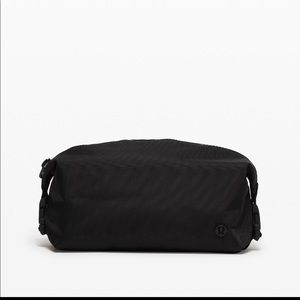 Lululemon Command the Day Kit 5L Toiletry Bag